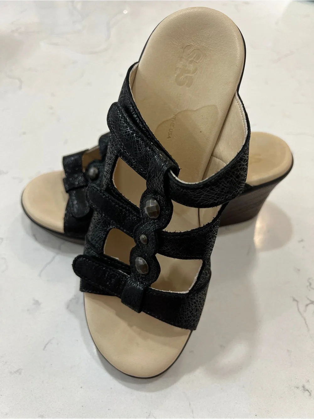 SAS Womens Ginger US 7 M Black Casual Wedge Strappy Sandal Slip On Adjustable